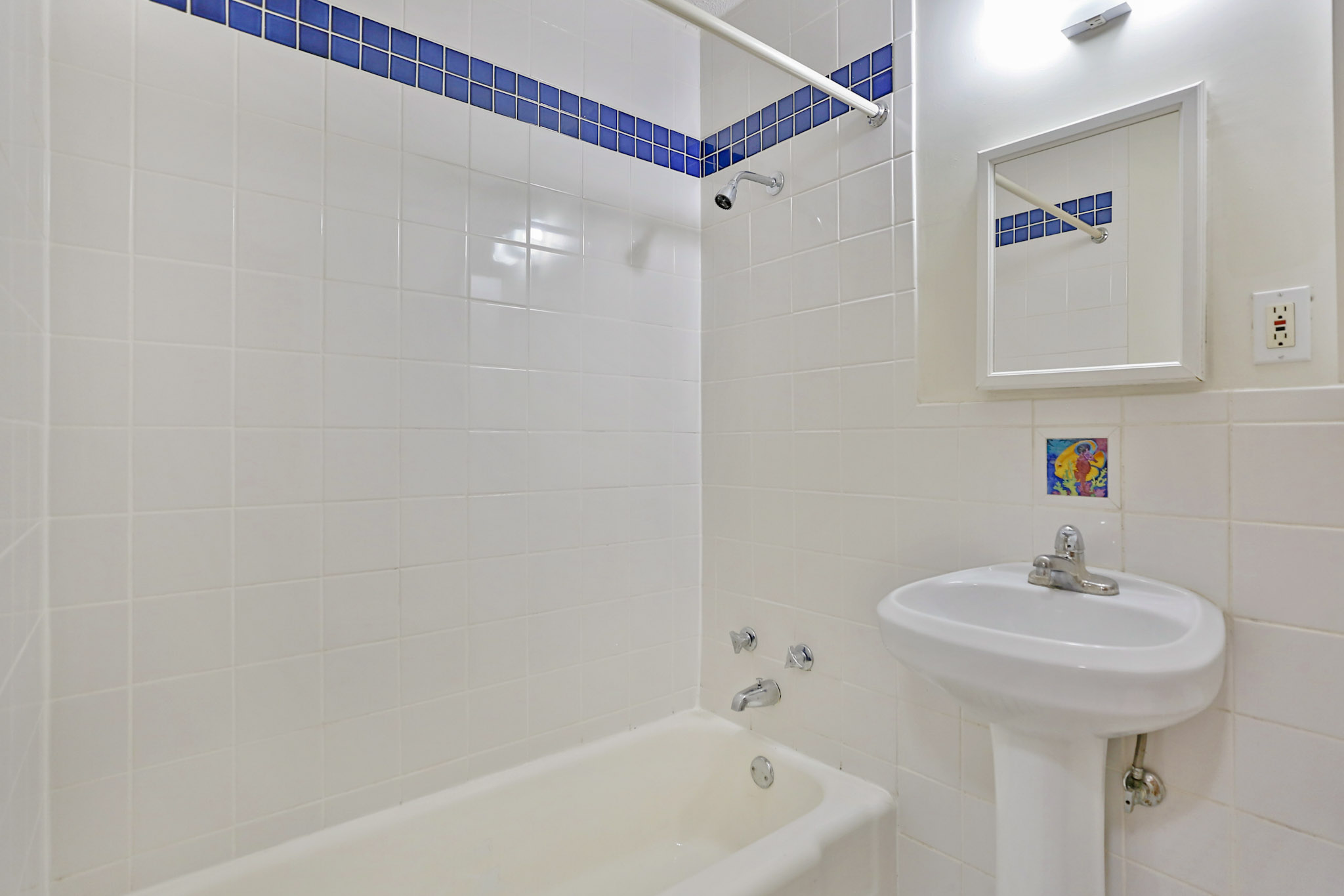 Bath at 1100 Como Ave SE, Minneapolis, MN