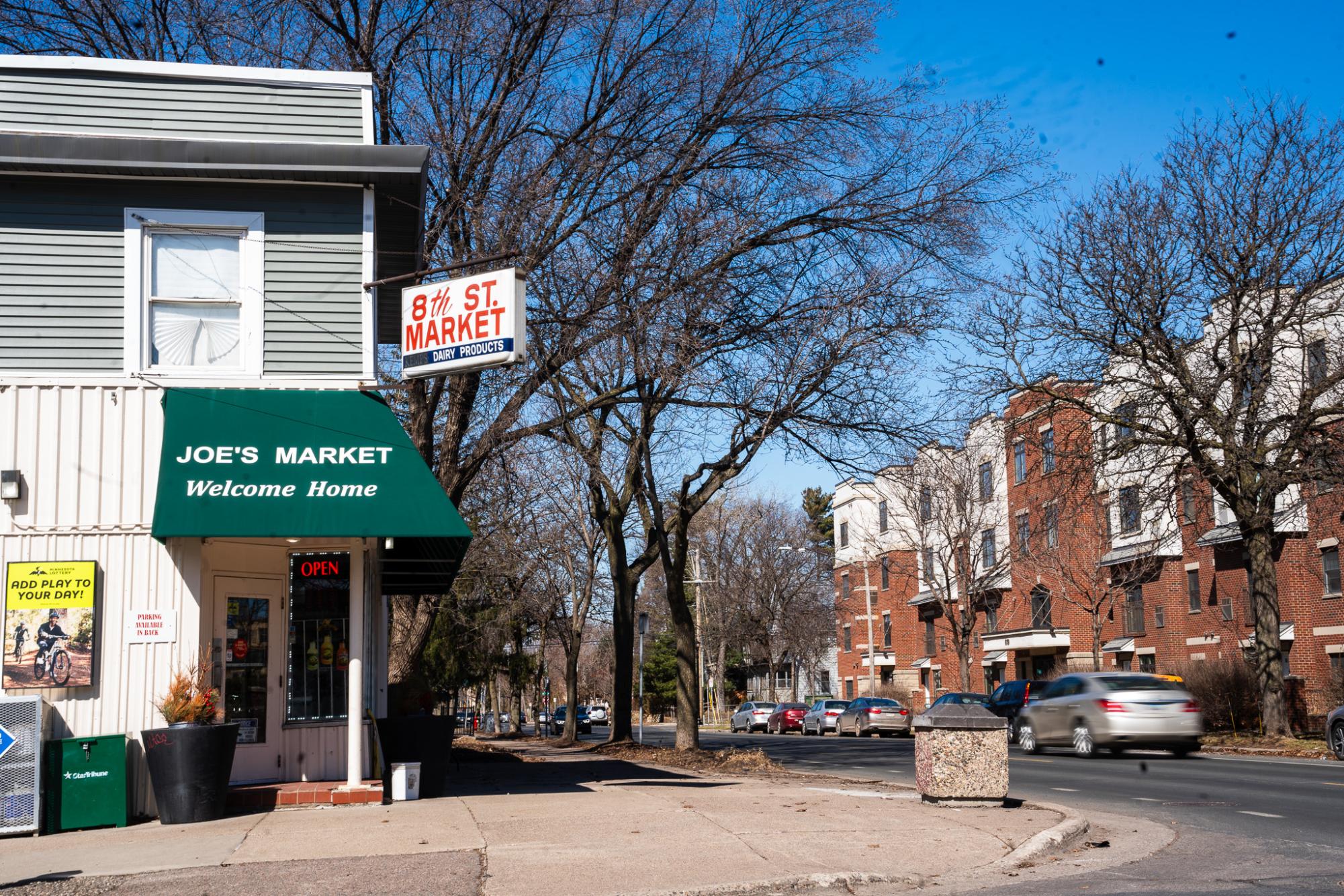 Convenience store near Elmwood apartments and the University of Minnesota