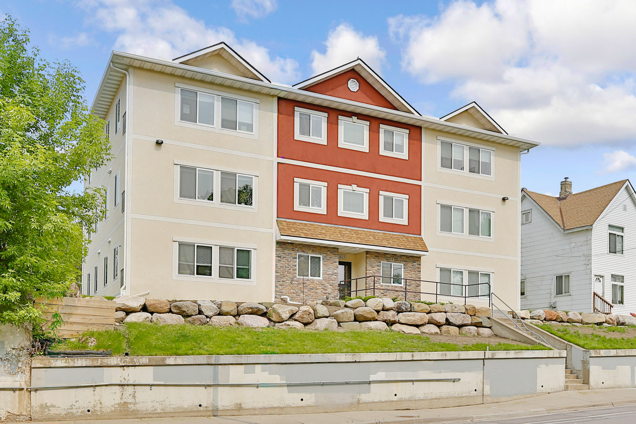 3 Bedroom apartment building exterior, Minneapolis, MN