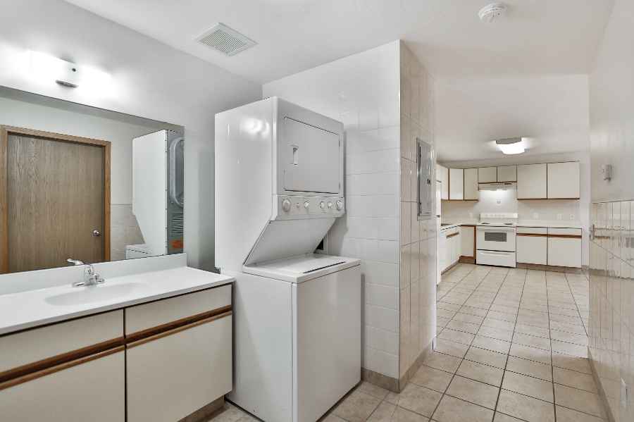 Washerdryer at 1410 Rollins Ave SE, Minneapolis, MN